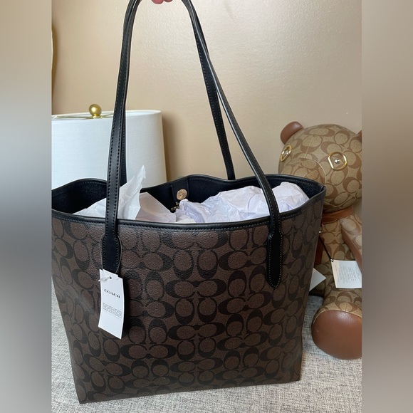 $229 COACH City Tote In Signature Canvas - Picture 5 of 7